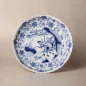A Chinese blue and white 'hunting scene' dish, Qing dynasty, Kangxi period 清康熙 青花狩獵圖盤 《大明成化年製》款 | Sa