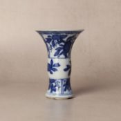 A small Chinese blue and white 'gu' vase, Qing dynasty, Kangxi period 清康熙 青花花卉紋小觚 | Santos Collectio