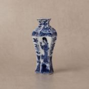 A small Chinese blue and white 'lady' hexagonal vase, Qing dynasty, Kangxi period 清康熙 青花仕女圖六角小瓶 | Sa