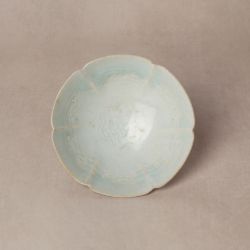 A rare Chinese Qingbai 'floral' foliate cup, Song dynasty 宋 青白釉花卉紋花口盃