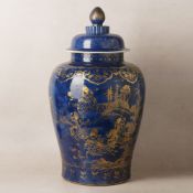 A very large Chinese powder-blue gilt-decorated jar and cover, Qing dynasty, Kangxi period 清康熙 灑藍釉描金