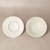 A rare Chinese Xing white-glazed bowl and stand, Tang-Five dynasties 唐至五代 邢窯白釉盌連托