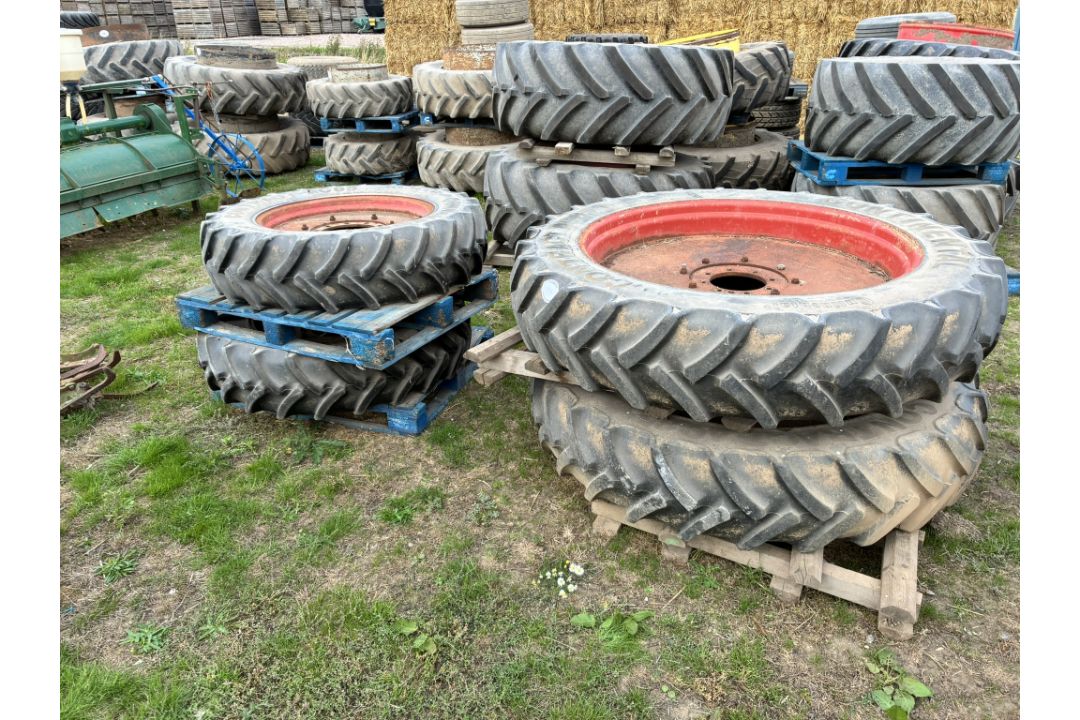 Set of Continental Row Crop Rims with 340/85 R48 Tyres