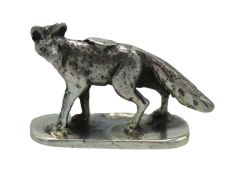 A sterling silver fox mounted on silver plinth, 19mm wide x 13mm high, total silver weight 3.5g