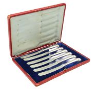 A boxed set of Edwardian 1906 gun handled Sheffiel