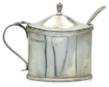 A 1934 Edwardian Sheffield silver mustard pot by G