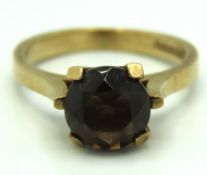 A 9ct gold ring set with smoky quartz, 2.9g, size