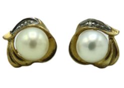 A pair of 9ct gold earrings set with cultured pear