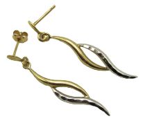 A pair of 9ct gold earrings, lacking one back, 35m