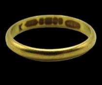 A 22ct gold band, 2.4g, size P