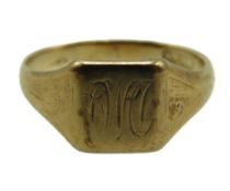 A 9ct gold signet ring, monogrammed, 2.5g, size L