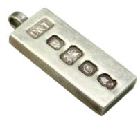 A 1977 London silver ingot pendant, 30g