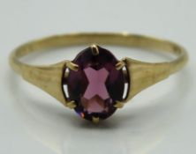 A 9ct gold ring set with amethyst, 1.4g, size N/O