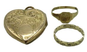 A 9ct gold signet ring twinned with a 9ct gold ban