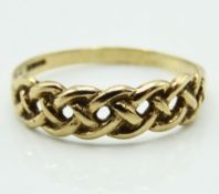 A 9ct gold Celtic weave ring, 1.7g, size S