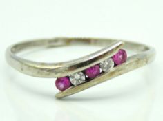 A 9ct white gold ring set with ruby & diamond, 1.5
