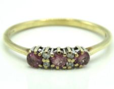 A 9ct gold ring set with diamond & amethyst, 1.7g,