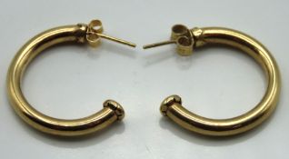 A 9ct gold pair of hoop earrings, 24mm wide, 1.4g
