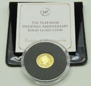 A QEII 9ct gold coin commemorating the Platinum We