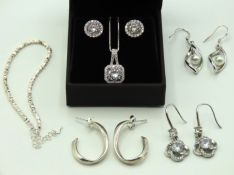 A selection of silver & white metal jewellery incl