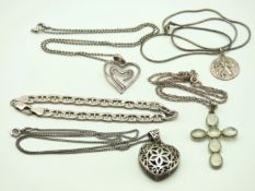 A selection of silver & white metal jewellery item