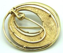 A stylish Ola Gorie (b.1937) 9ct gold brooch, 34mm