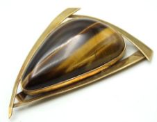 A 1960s 9ct gold avantgarde modernist brooch set w
