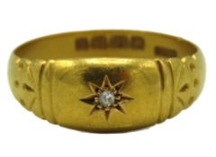 An Edwardian 18ct gold ring set with small diamond