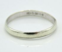 A 9ct white gold band, 1.5g, size O