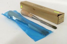 Two boxed & unused Lie Nielsen Toolworks Inc. chis