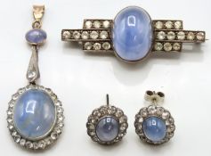 A matched jewellery suite set with white & yellow