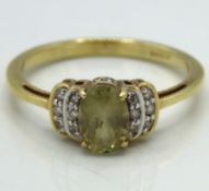 An 18ct gold ring set with approx. 0.08ct diamond