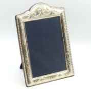 A 2001 Carr's of Sheffield silver photo frame with repoussé garland decor, 244mm x 166mm, aperture 1