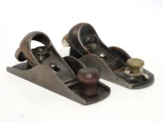 A Stanley no. 220 block plane & a Stanley G12 020 block plane