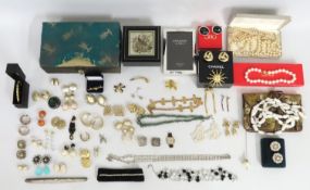 A collection of vintage costume jewellery items in