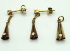 A pair of 9ct gold earrings & matching pendant set