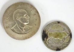 A 1966 Irish 10 Shilling 0.833 silver coin, 13.3g,