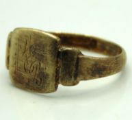 An antique 9ct gold signet ring, some discolourati