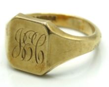 A 9ct gold signet ring, monogrammed J.E.C, 9.3g, s