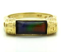 An 18ct gold ammolite bar ring with Greek key deco
