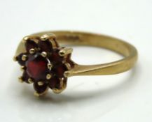 A 9ct gold garnet ring of floral design, 2.4g, siz