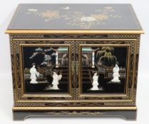 A Chinese lacquerware low level blanket/storage ca