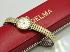 A ladies 9ct gold cased Delma wristwatch with hour hand only, 17 jewelled movement, winds & runs, ca