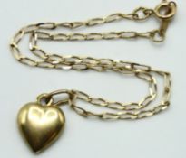 A 9ct gold bracelet with heart shaped charm, 170mm