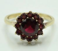 A 9ct gold ring set with garnet, 3g, size N/O