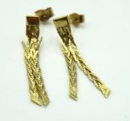 A pair of 9ct gold ribbon post fit earrings, a/f,