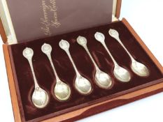 A cased set of Queens Sovereign 1977 Sheffield sil