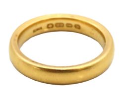 A 1920s 22ct gold band, inscribed to inside "Doris & Paul 9th Sept 1924", 7.7g, size N
