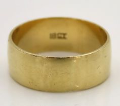 An 18ct gold band, 8.9g, size W