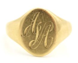 A gents 18ct gold signet ring monogrammed "AVA", 7.7g, size R